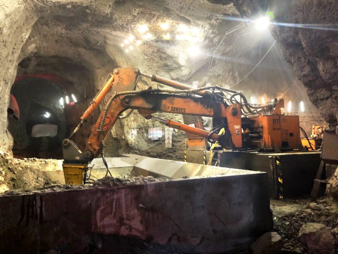 vt-rockbreaker-russia-operating-low-res-678x509