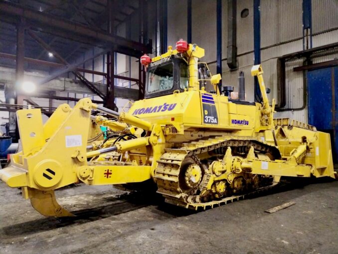 na-razrez-vinogradovskij-postupil-novyj-buldozer-komatsu-d375a-6-678x509