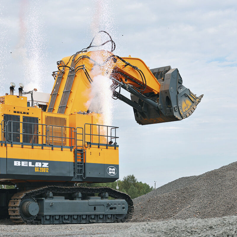 開業サポート！BELEX-08 Экскаватор BELAZ БелАЗ BX20012: идеальная пара для 90- и 130