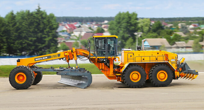 belaz-greyder-04-belaz-greyder-04-678x366