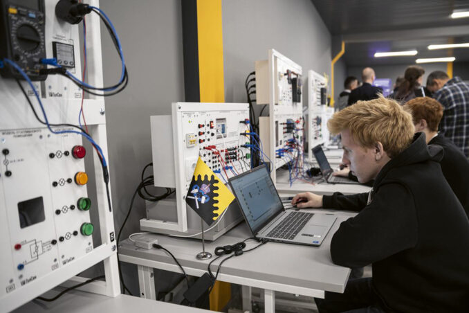 uggu-03-uggu-03-678x452