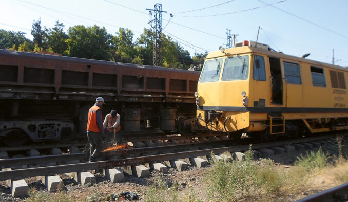 uzbekugol-train-05-uzbekugol-train-05-678x395
