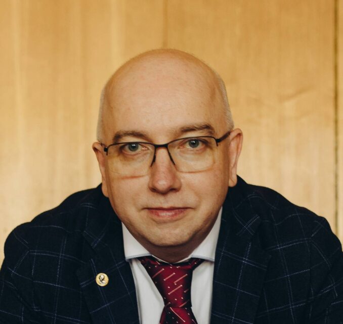 5233236858282644726-5233236858282644726-678x641