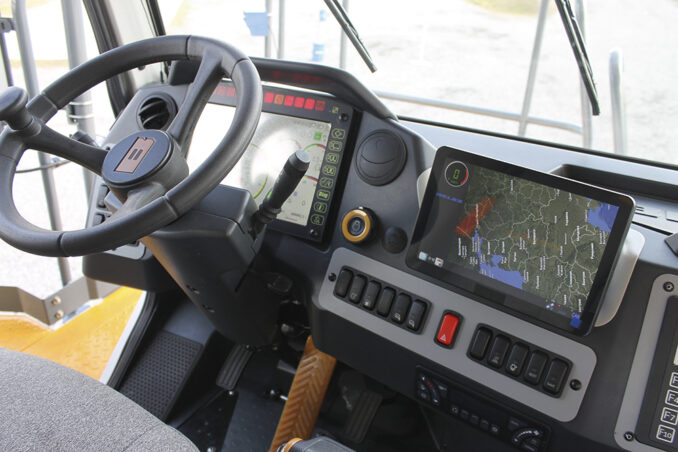 belaz-kabina-04-belaz-kabina-04-678x452